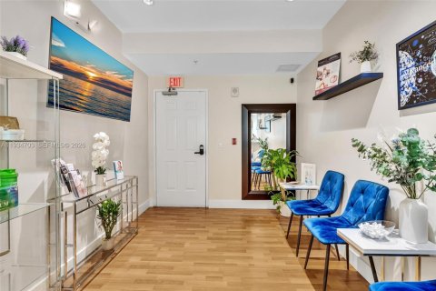 Commercial property in Coral Gables, Florida № 1993333 - photo 9