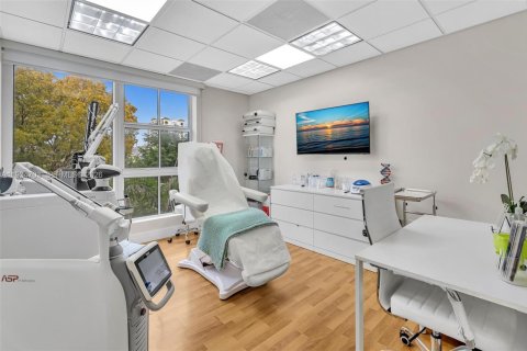 Commercial property in Coral Gables, Florida № 1993333 - photo 18