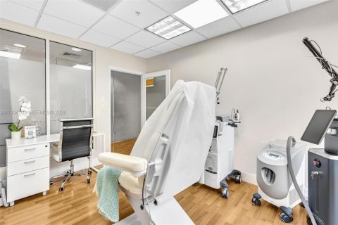 Commercial property in Coral Gables, Florida № 1993333 - photo 19