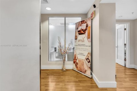 Commercial property in Coral Gables, Florida № 1993333 - photo 11