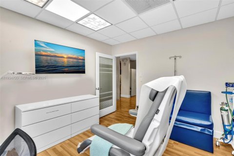 Commercial property in Coral Gables, Florida № 1993333 - photo 23