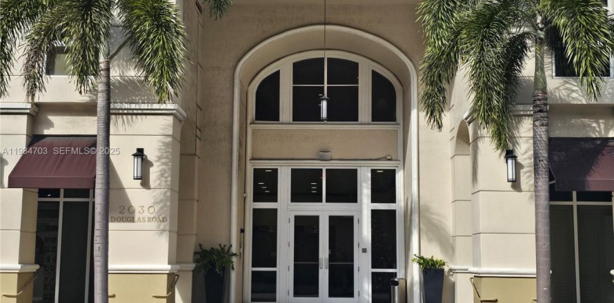 Propiedad comercial en Coral Gables, Florida № 1993333