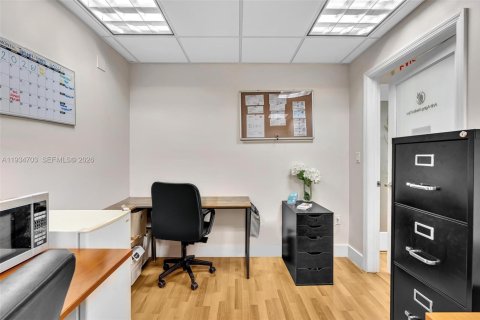 Commercial property in Coral Gables, Florida № 1993333 - photo 14