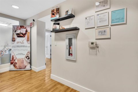 Commercial property in Coral Gables, Florida № 1993333 - photo 10