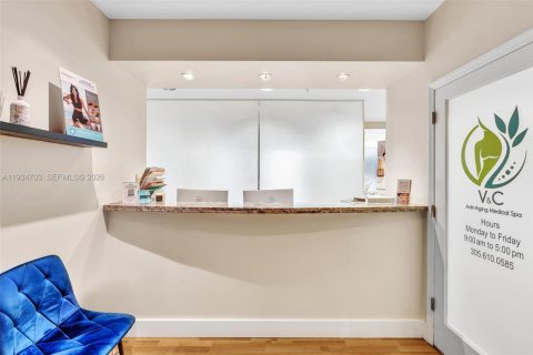 Commercial property in Coral Gables, Florida № 1993333 - photo 8