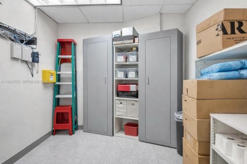 Commercial property in Coral Gables, Florida № 1993333 - photo 28