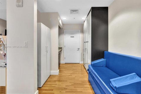 Commercial property in Coral Gables, Florida № 1993333 - photo 25