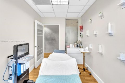 Commercial property in Coral Gables, Florida № 1993333 - photo 21