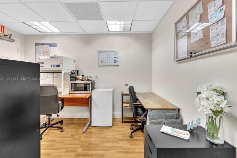 Commercial property in Coral Gables, Florida № 1993333 - photo 12