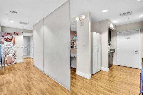 Commercial property in Coral Gables, Florida № 1993333 - photo 24