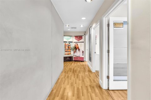 Commercial property in Coral Gables, Florida № 1993333 - photo 29