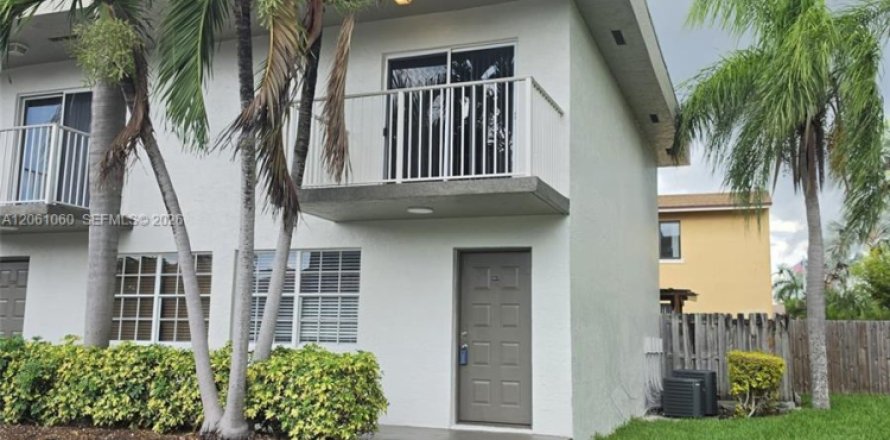Condo in Miami, Florida, 2 bedrooms № 2273491