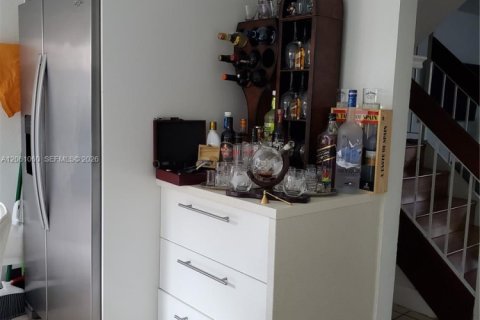 Condo in Miami, Florida, 2 bedrooms № 2273491 - photo 6