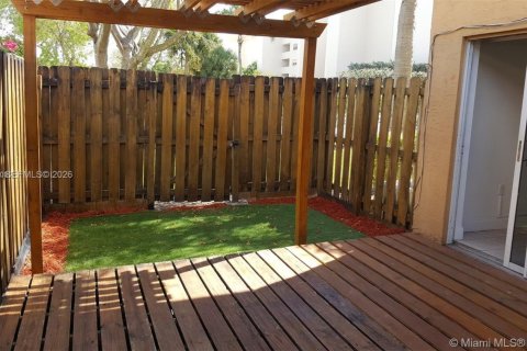Condo in Miami, Florida, 2 bedrooms № 2273491 - photo 18
