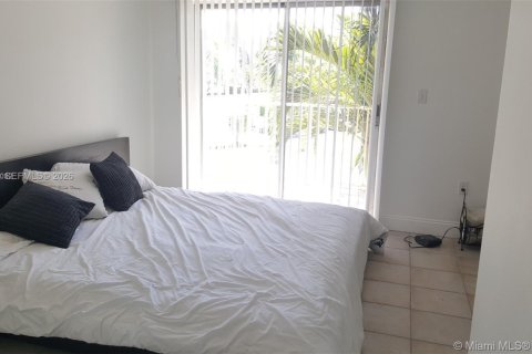 Condo in Miami, Florida, 2 bedrooms № 2273491 - photo 13