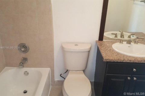 Condo in Miami, Florida, 2 bedrooms № 2273491 - photo 15