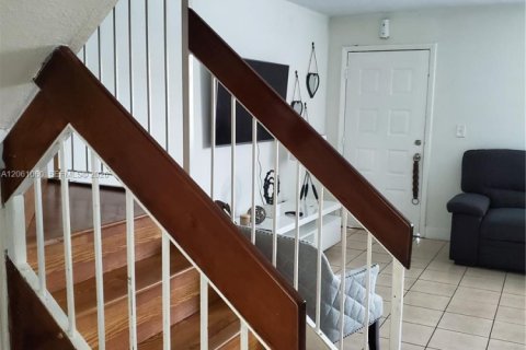 Condo in Miami, Florida, 2 bedrooms № 2273491 - photo 4