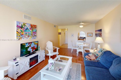 Condominio en venta en Sunrise, Florida, 1 dormitorio, 59.46 m2 № 1867643 - foto 8