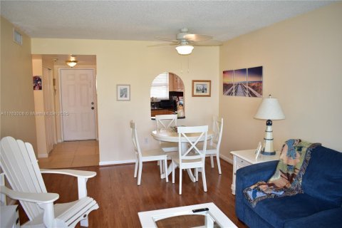 Condominio en venta en Sunrise, Florida, 1 dormitorio, 59.46 m2 № 1867643 - foto 11