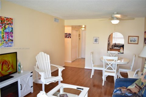 Condominio en venta en Sunrise, Florida, 1 dormitorio, 59.46 m2 № 1867643 - foto 1