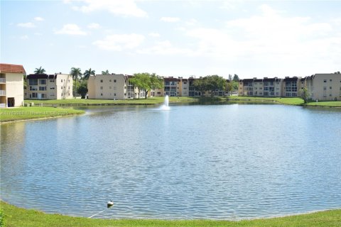 Condominio en venta en Sunrise, Florida, 1 dormitorio, 59.46 m2 № 1867643 - foto 2