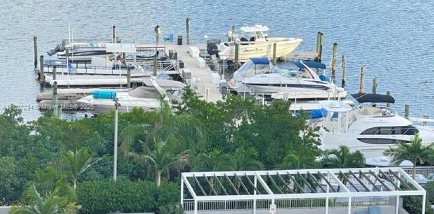 Condominio en Aventura, Florida, 2 dormitorios № 1935504