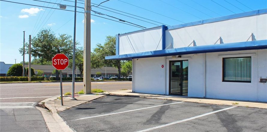Commercial property in Lakeland, Florida № 2277768