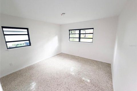 House in Tampa, Florida 3 bedrooms, 130.16 sq.m. № 2400132 - photo 4