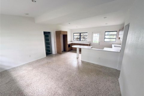 House in Tampa, Florida 3 bedrooms, 130.16 sq.m. № 2400132 - photo 24