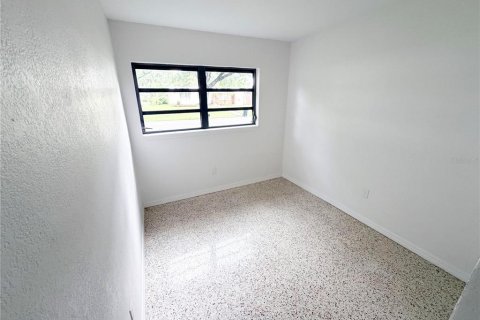House in Tampa, Florida 3 bedrooms, 130.16 sq.m. № 2400132 - photo 7