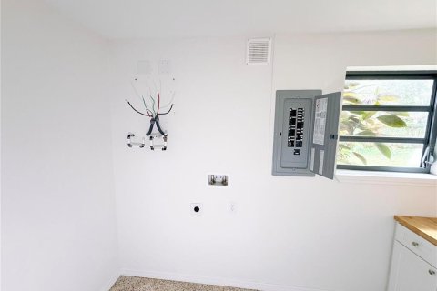House in Tampa, Florida 3 bedrooms, 130.16 sq.m. № 2400132 - photo 15