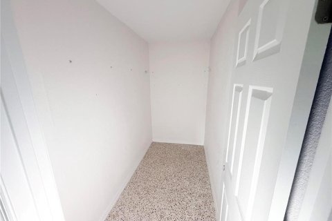 House in Tampa, Florida 3 bedrooms, 130.16 sq.m. № 2400132 - photo 14