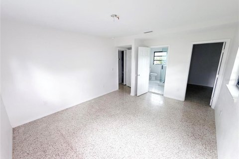 House in Tampa, Florida 3 bedrooms, 130.16 sq.m. № 2400132 - photo 3