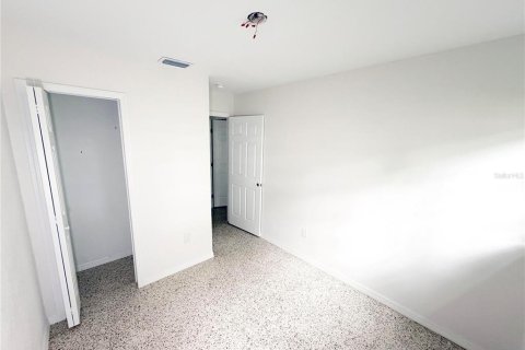 House in Tampa, Florida 3 bedrooms, 130.16 sq.m. № 2400132 - photo 8