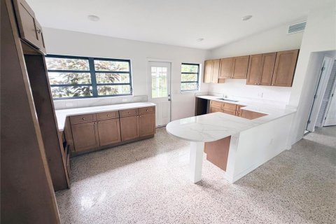 House in Tampa, Florida 3 bedrooms, 130.16 sq.m. № 2400132 - photo 26