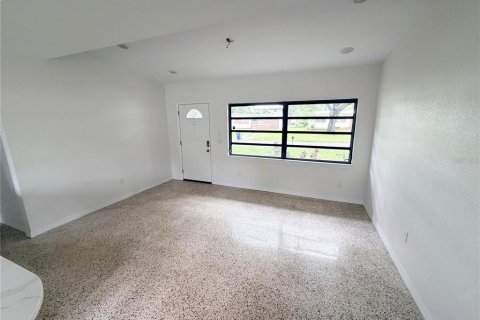 House in Tampa, Florida 3 bedrooms, 130.16 sq.m. № 2400132 - photo 25