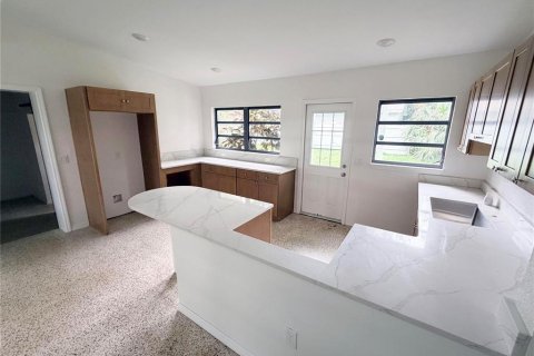 House in Tampa, Florida 3 bedrooms, 130.16 sq.m. № 2400132 - photo 27