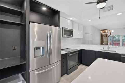 Condo in Saint Petersburg, Florida, 3 bedrooms  № 2389065 - photo 7