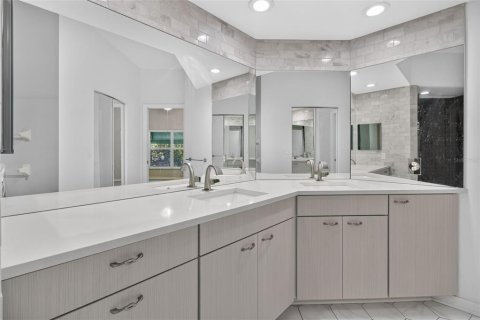 Condo in Saint Petersburg, Florida, 3 bedrooms  № 2389065 - photo 21