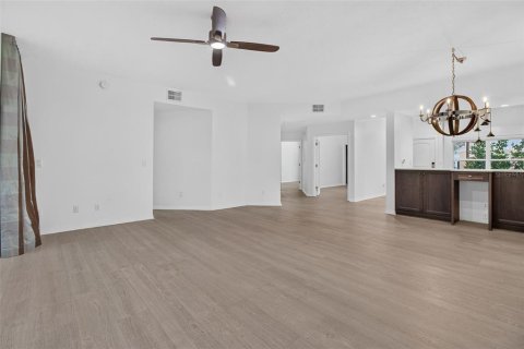Condo in Saint Petersburg, Florida, 3 bedrooms  № 2389065 - photo 13