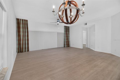 Condo in Saint Petersburg, Florida, 3 bedrooms  № 2389065 - photo 11