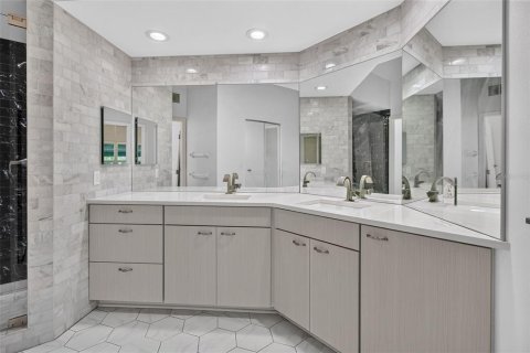 Condo in Saint Petersburg, Florida, 3 bedrooms  № 2389065 - photo 20