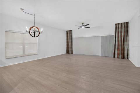 Condo in Saint Petersburg, Florida, 3 bedrooms  № 2389065 - photo 10