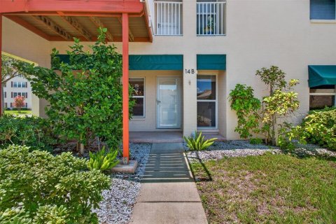 Condo in Saint Petersburg, Florida, 3 bedrooms  № 2389065 - photo 2
