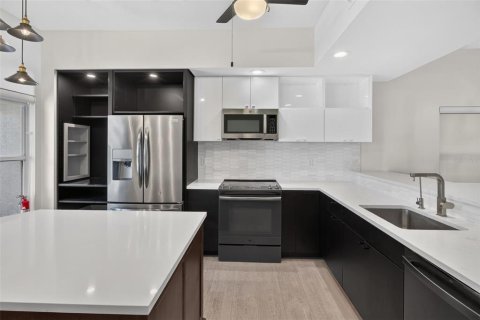 Condo in Saint Petersburg, Florida, 3 bedrooms  № 2389065 - photo 8