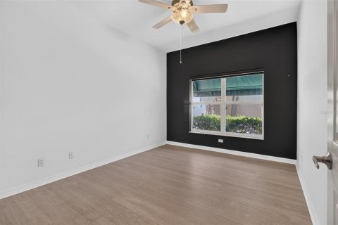 Condo in Saint Petersburg, Florida, 3 bedrooms  № 2389065 - photo 25
