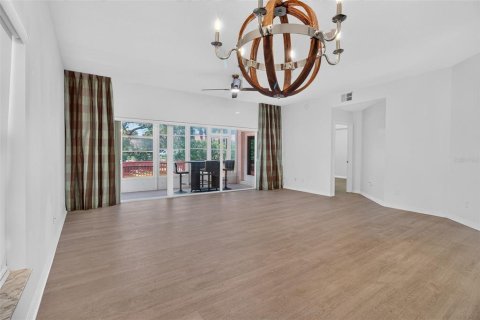 Condo in Saint Petersburg, Florida, 3 bedrooms  № 2389065 - photo 12