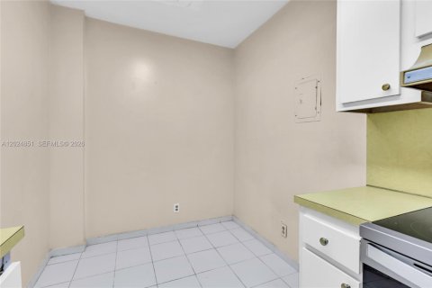 Condominio en venta en Hollywood, Florida, 1 dormitorio, 78.41 m2 № 2154415 - foto 29