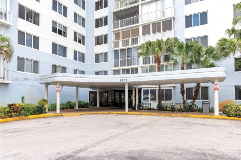 Condominio en venta en Hollywood, Florida, 1 dormitorio, 78.41 m2 № 2154415 - foto 2