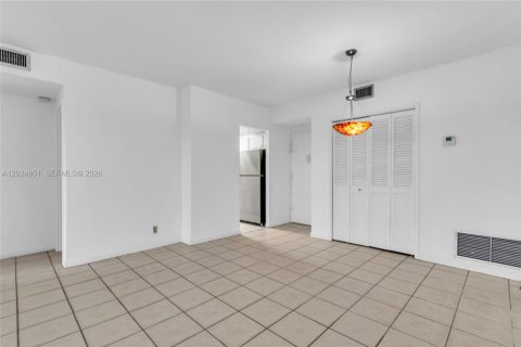 Condominio en venta en Hollywood, Florida, 1 dormitorio, 78.41 m2 № 2154415 - foto 18